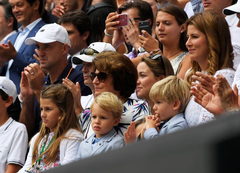 Mirka Federer in tribuna coi quattro figli. Reuters